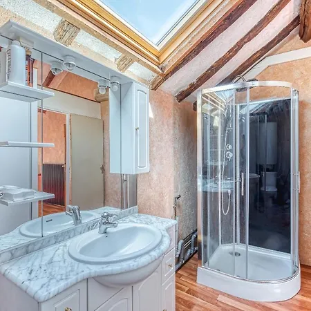 Sous Les Toits Vue Loire *