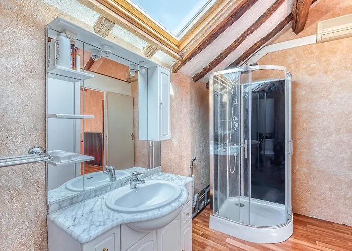 Sous Les Toits Vue Loire *